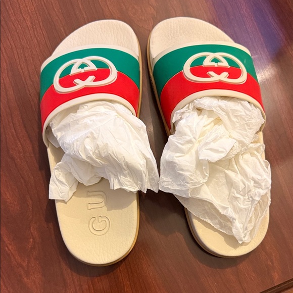 Gently worn Gucci pursuit GG logo slide sandals. Size 40 - Picture 1 of 9
